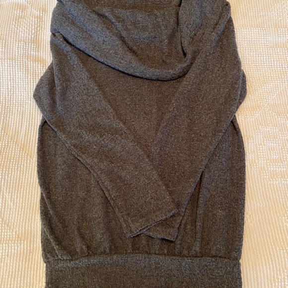 Women’s cowl neck long sleeve pullover sweater - Picture 4 of 6